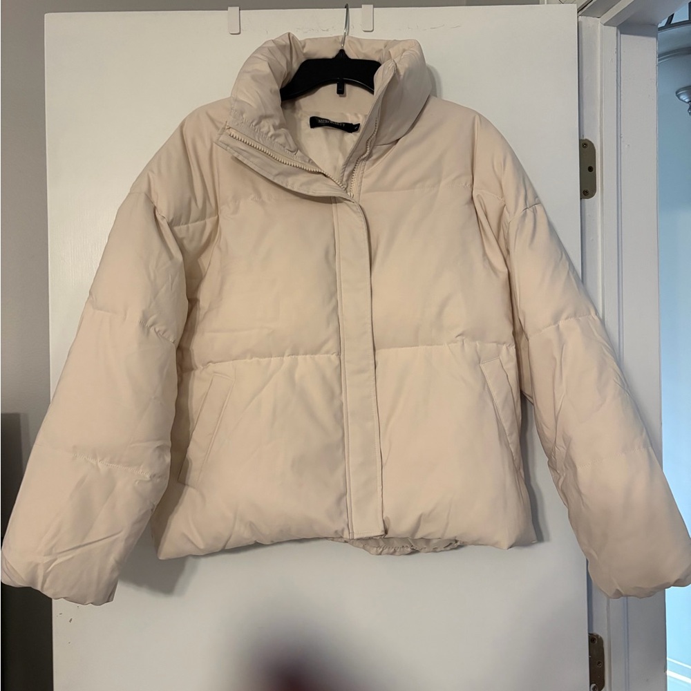 Elegant Women's Beige Puffer Jacket